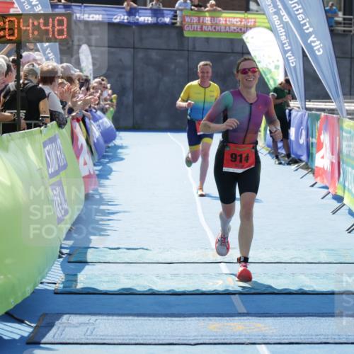 10.08.2025 - GEWOBA Citytriathlon Bremen H.Heesch http://msf.ph/oto/8553995 10.08.2025 14:04:52 Ziel 816, 856, 914 meine-sportfotos.de