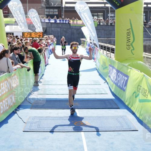 10.08.2025 - GEWOBA Citytriathlon Bremen H.Heesch http://msf.ph/oto/8553996 10.08.2025 15:16:33 Ziel 75, 93, 191, 488 meine-sportfotos.de