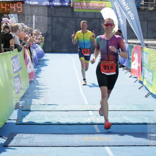 10.08.2025 - GEWOBA Citytriathlon Bremen H.Heesch http://msf.ph/oto/8553998 10.08.2025 14:04:52 Ziel 816, 856, 914 meine-sportfotos.de
