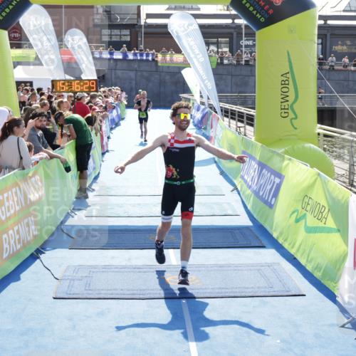 10.08.2025 - GEWOBA Citytriathlon Bremen H.Heesch http://msf.ph/oto/8554000 10.08.2025 15:16:33 Ziel 75, 93, 191, 488 meine-sportfotos.de