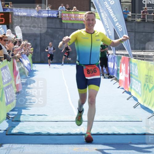 10.08.2025 - GEWOBA Citytriathlon Bremen H.Heesch http://msf.ph/oto/8554005 10.08.2025 14:04:55 Ziel 816, 856, 914 meine-sportfotos.de