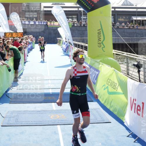 10.08.2025 - GEWOBA Citytriathlon Bremen H.Heesch http://msf.ph/oto/8554006 10.08.2025 15:16:34 Ziel 75, 93, 191, 488 meine-sportfotos.de