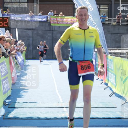 10.08.2025 - GEWOBA Citytriathlon Bremen H.Heesch http://msf.ph/oto/8554008 10.08.2025 14:04:55 Ziel 816, 856, 914 meine-sportfotos.de