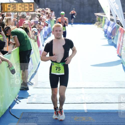 10.08.2025 - GEWOBA Citytriathlon Bremen H.Heesch http://msf.ph/oto/8554013 10.08.2025 15:16:37 Ziel 75, 191, 197 meine-sportfotos.de