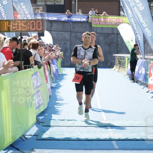 10.08.2025 - GEWOBA Citytriathlon Bremen H.Heesch http://msf.ph/oto/8554014 10.08.2025 14:05:04 Ziel 674, 731 meine-sportfotos.de