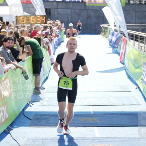 10.08.2025 - GEWOBA Citytriathlon Bremen H.Heesch http://msf.ph/oto/8554015 10.08.2025 15:16:38 Ziel 75, 191, 197 meine-sportfotos.de