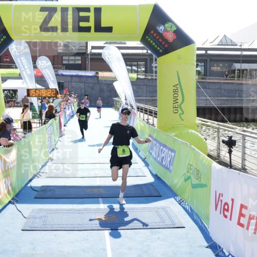 10.08.2025 - GEWOBA Citytriathlon Bremen H.Heesch http://msf.ph/oto/8554017 10.08.2025 15:49:26 Ziel 6, 364, 476, 477 meine-sportfotos.de