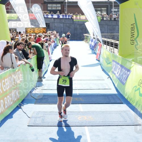 10.08.2025 - GEWOBA Citytriathlon Bremen H.Heesch http://msf.ph/oto/8554018 10.08.2025 15:16:38 Ziel 75, 191, 197 meine-sportfotos.de