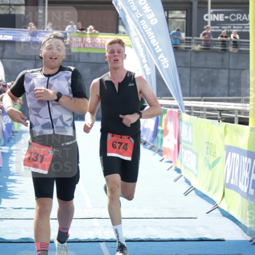 10.08.2025 - GEWOBA Citytriathlon Bremen H.Heesch http://msf.ph/oto/8554019 10.08.2025 14:05:05 Ziel 674, 731 meine-sportfotos.de