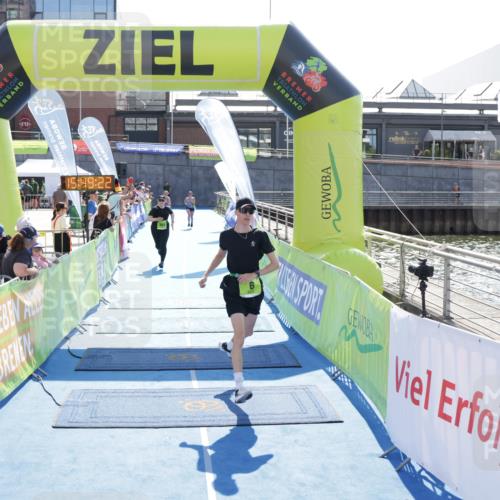 10.08.2025 - GEWOBA Citytriathlon Bremen H.Heesch http://msf.ph/oto/8554027 10.08.2025 15:49:26 Ziel 6, 364, 476, 477 meine-sportfotos.de