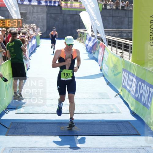 10.08.2025 - GEWOBA Citytriathlon Bremen H.Heesch http://msf.ph/oto/8554032 10.08.2025 15:16:41 Ziel 4, 75, 197 meine-sportfotos.de