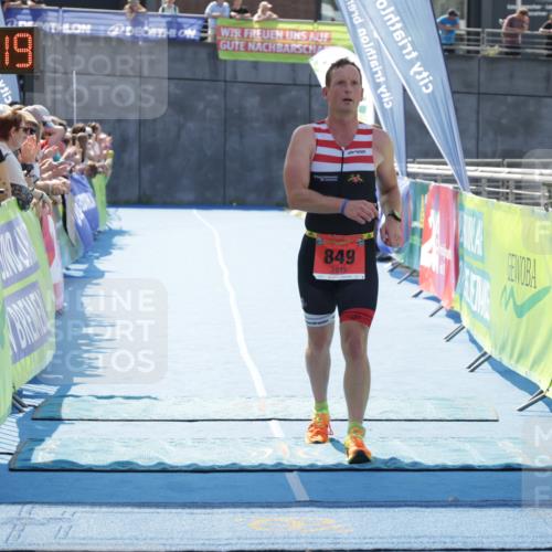10.08.2025 - GEWOBA Citytriathlon Bremen H.Heesch http://msf.ph/oto/8554033 10.08.2025 14:05:22 Ziel 849 meine-sportfotos.de