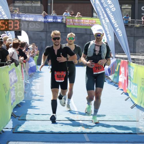 10.08.2025 - GEWOBA Citytriathlon Bremen H.Heesch http://msf.ph/oto/8554041 10.08.2025 14:05:37 Ziel 628, 684, 706 meine-sportfotos.de