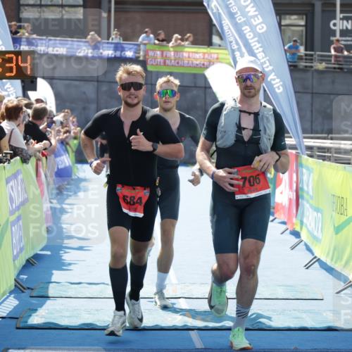10.08.2025 - GEWOBA Citytriathlon Bremen H.Heesch http://msf.ph/oto/8554044 10.08.2025 14:05:38 Ziel 628, 684, 706 meine-sportfotos.de