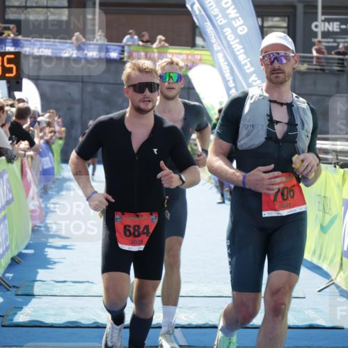 10.08.2025 - GEWOBA Citytriathlon Bremen H.Heesch http://msf.ph/oto/8554048 10.08.2025 14:05:38 Ziel 628, 684, 706 meine-sportfotos.de