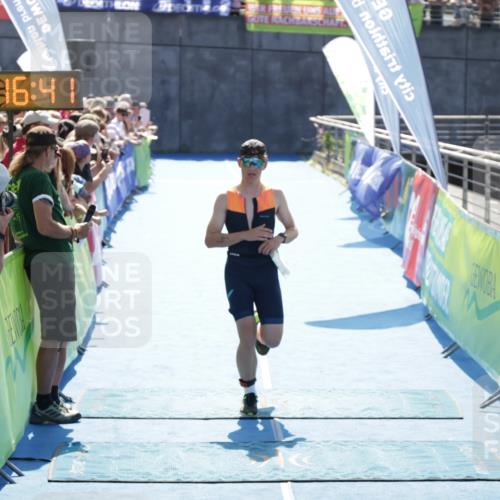 10.08.2025 - GEWOBA Citytriathlon Bremen H.Heesch http://msf.ph/oto/8554067 10.08.2025 15:16:45 Ziel 4, 197 meine-sportfotos.de