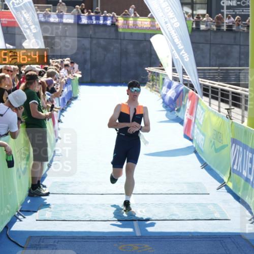 10.08.2025 - GEWOBA Citytriathlon Bremen H.Heesch http://msf.ph/oto/8554071 10.08.2025 15:16:45 Ziel 4, 197 meine-sportfotos.de