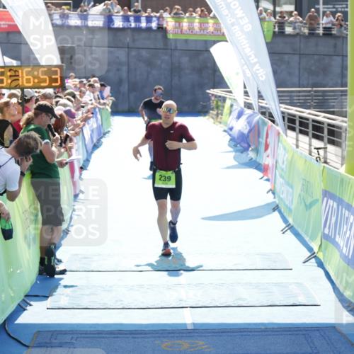 10.08.2025 - GEWOBA Citytriathlon Bremen H.Heesch http://msf.ph/oto/8554088 10.08.2025 15:16:57 Ziel 113, 239 meine-sportfotos.de