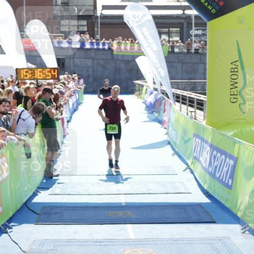 10.08.2025 - GEWOBA Citytriathlon Bremen H.Heesch http://msf.ph/oto/8554091 10.08.2025 15:16:58 Ziel 113, 239 meine-sportfotos.de