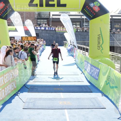 10.08.2025 - GEWOBA Citytriathlon Bremen H.Heesch http://msf.ph/oto/8554094 10.08.2025 15:16:58 Ziel 113, 239 meine-sportfotos.de
