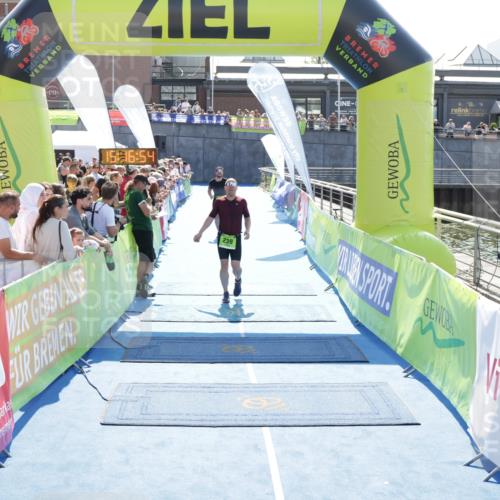 10.08.2025 - GEWOBA Citytriathlon Bremen H.Heesch http://msf.ph/oto/8554097 10.08.2025 15:16:58 Ziel 113, 239 meine-sportfotos.de