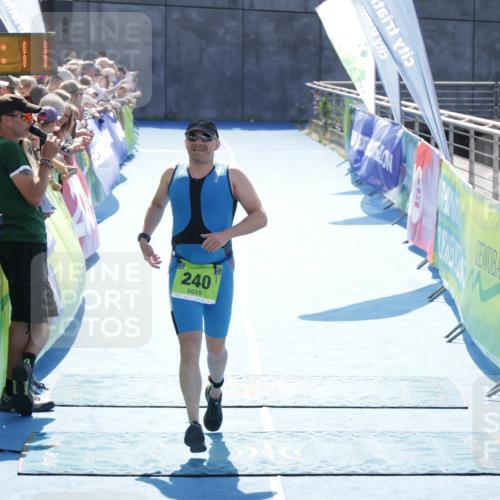 10.08.2025 - GEWOBA Citytriathlon Bremen H.Heesch http://msf.ph/oto/8554107 10.08.2025 15:17:15 Ziel 240 meine-sportfotos.de