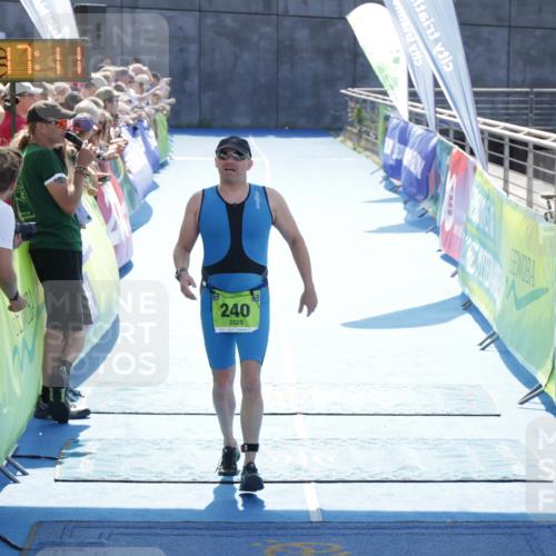 10.08.2025 - GEWOBA Citytriathlon Bremen H.Heesch http://msf.ph/oto/8554109 10.08.2025 15:17:15 Ziel 240 meine-sportfotos.de