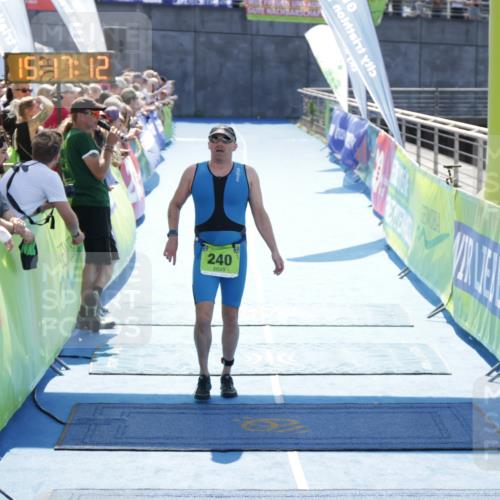10.08.2025 - GEWOBA Citytriathlon Bremen H.Heesch http://msf.ph/oto/8554112 10.08.2025 15:17:16 Ziel 240 meine-sportfotos.de