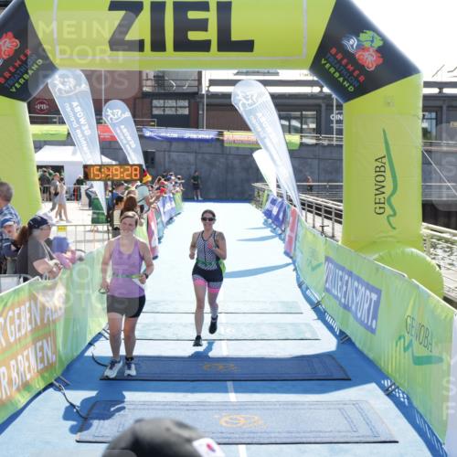 10.08.2025 - GEWOBA Citytriathlon Bremen H.Heesch http://msf.ph/oto/8554115 10.08.2025 15:49:32 Ziel 6, 364, 476, 477 meine-sportfotos.de