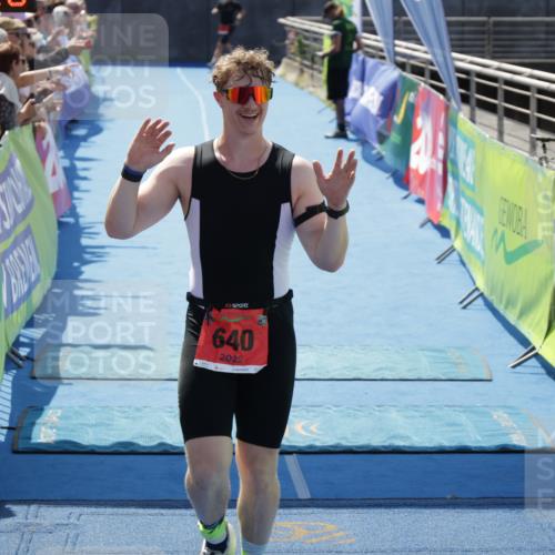10.08.2025 - GEWOBA Citytriathlon Bremen H.Heesch http://msf.ph/oto/8554124 10.08.2025 14:06:30 Ziel 605, 640 meine-sportfotos.de