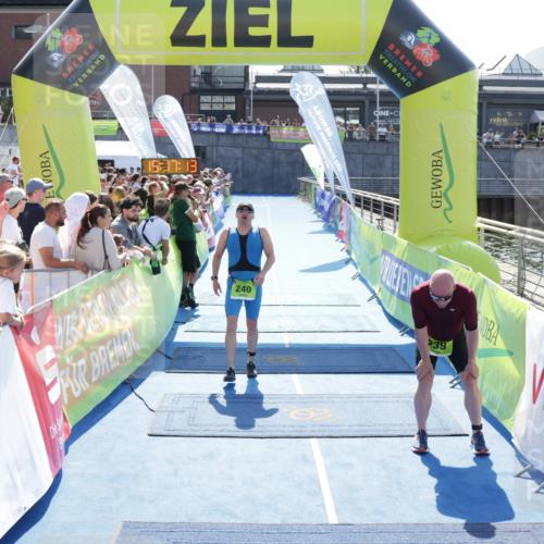10.08.2025 - GEWOBA Citytriathlon Bremen H.Heesch http://msf.ph/oto/8554126 10.08.2025 15:17:17 Ziel 240 meine-sportfotos.de