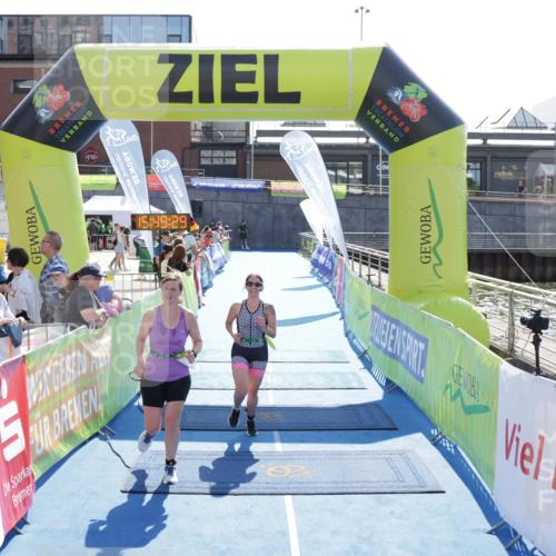 10.08.2025 - GEWOBA Citytriathlon Bremen H.Heesch http://msf.ph/oto/8554139 10.08.2025 15:49:33 Ziel 6, 364, 476, 477 meine-sportfotos.de