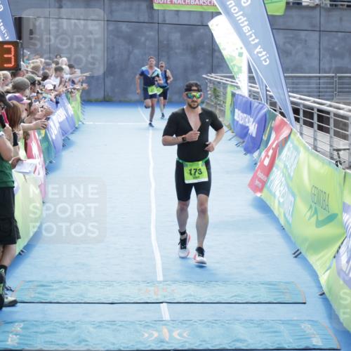 10.08.2025 - GEWOBA Citytriathlon Bremen H.Heesch http://msf.ph/oto/8554141 10.08.2025 15:17:37 Ziel 173 meine-sportfotos.de
