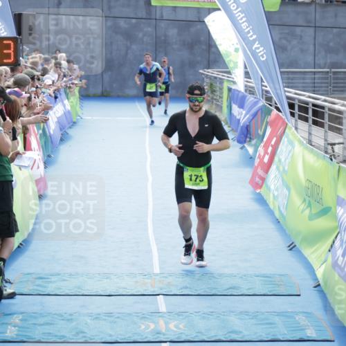 10.08.2025 - GEWOBA Citytriathlon Bremen H.Heesch http://msf.ph/oto/8554145 10.08.2025 15:17:37 Ziel 173 meine-sportfotos.de