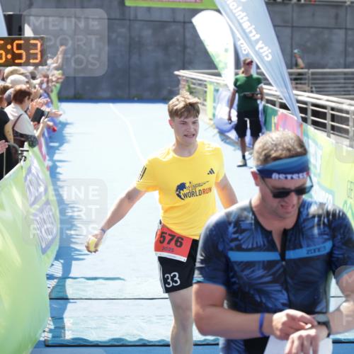 10.08.2025 - GEWOBA Citytriathlon Bremen H.Heesch http://msf.ph/oto/8554152 10.08.2025 14:06:57 Ziel 576, 788 meine-sportfotos.de