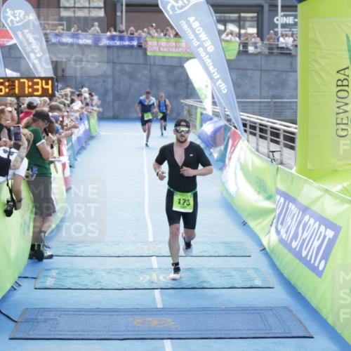10.08.2025 - GEWOBA Citytriathlon Bremen H.Heesch http://msf.ph/oto/8554155 10.08.2025 15:17:38 Ziel 173 meine-sportfotos.de