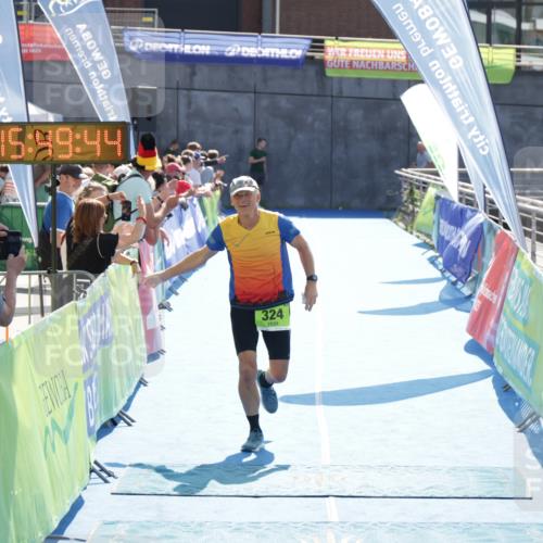 10.08.2025 - GEWOBA Citytriathlon Bremen H.Heesch http://msf.ph/oto/8554162 10.08.2025 15:49:48 Ziel 324 meine-sportfotos.de