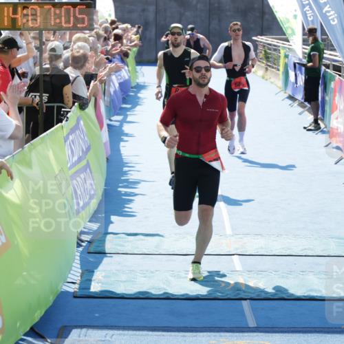 10.08.2025 - GEWOBA Citytriathlon Bremen H.Heesch http://msf.ph/oto/8554164 10.08.2025 14:07:09 Ziel 606, 677, 812 meine-sportfotos.de