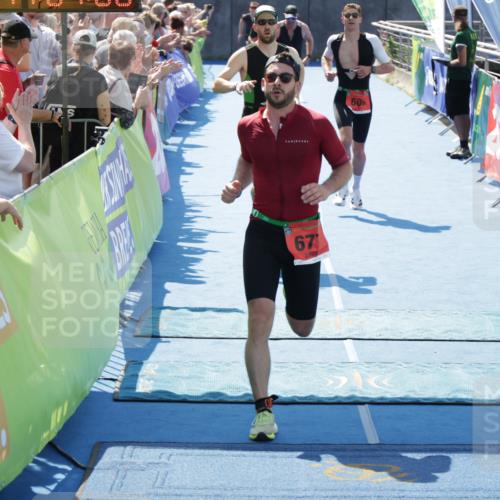 10.08.2025 - GEWOBA Citytriathlon Bremen H.Heesch http://msf.ph/oto/8554167 10.08.2025 14:07:09 Ziel 606, 677, 812 meine-sportfotos.de
