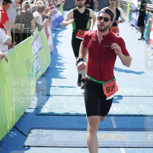 10.08.2025 - GEWOBA Citytriathlon Bremen H.Heesch http://msf.ph/oto/8554172 10.08.2025 14:07:10 Ziel 606, 677, 812 meine-sportfotos.de