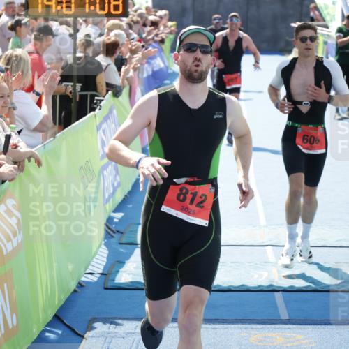 10.08.2025 - GEWOBA Citytriathlon Bremen H.Heesch http://msf.ph/oto/8554178 10.08.2025 14:07:11 Ziel 606, 677, 812 meine-sportfotos.de