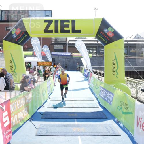 10.08.2025 - GEWOBA Citytriathlon Bremen H.Heesch http://msf.ph/oto/8554192 10.08.2025 15:49:49 Ziel 324 meine-sportfotos.de