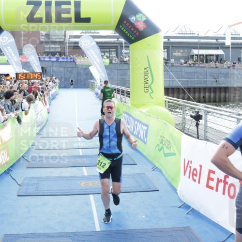 10.08.2025 - GEWOBA Citytriathlon Bremen H.Heesch http://msf.ph/oto/8554205 10.08.2025 15:17:49 Ziel 31, 312 meine-sportfotos.de