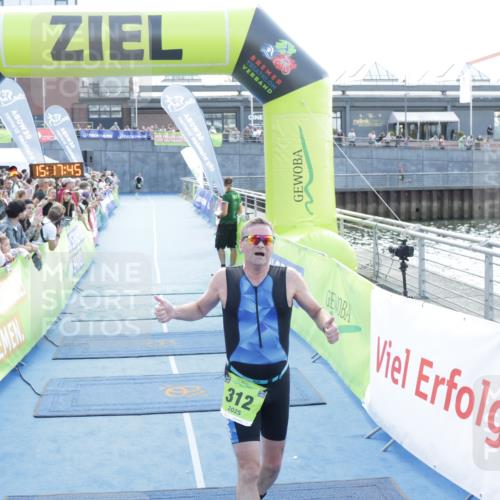 10.08.2025 - GEWOBA Citytriathlon Bremen H.Heesch http://msf.ph/oto/8554210 10.08.2025 15:17:49 Ziel 31, 312 meine-sportfotos.de
