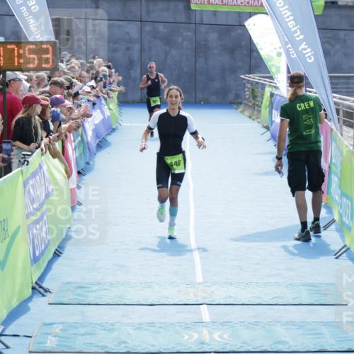 10.08.2025 - GEWOBA Citytriathlon Bremen H.Heesch http://msf.ph/oto/8554213 10.08.2025 15:17:57 Ziel 235, 446 meine-sportfotos.de