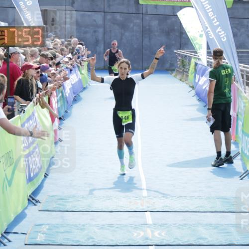 10.08.2025 - GEWOBA Citytriathlon Bremen H.Heesch http://msf.ph/oto/8554216 10.08.2025 15:17:57 Ziel 235, 446 meine-sportfotos.de