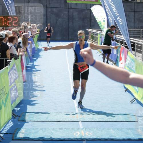 10.08.2025 - GEWOBA Citytriathlon Bremen H.Heesch http://msf.ph/oto/8554223 10.08.2025 14:07:26 Ziel 621, 727, 837, 898 meine-sportfotos.de