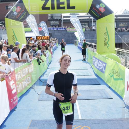 10.08.2025 - GEWOBA Citytriathlon Bremen H.Heesch http://msf.ph/oto/8554244 10.08.2025 15:18:01 Ziel 235, 446 meine-sportfotos.de