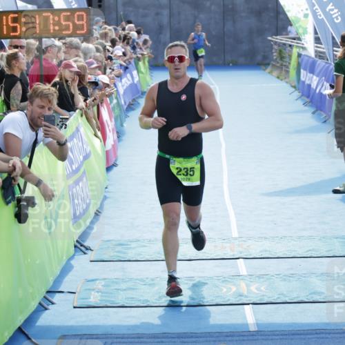 10.08.2025 - GEWOBA Citytriathlon Bremen H.Heesch http://msf.ph/oto/8554247 10.08.2025 15:18:03 Ziel 235, 446 meine-sportfotos.de