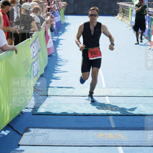 10.08.2025 - GEWOBA Citytriathlon Bremen H.Heesch http://msf.ph/oto/8554248 10.08.2025 14:07:33 Ziel 767, 898 meine-sportfotos.de